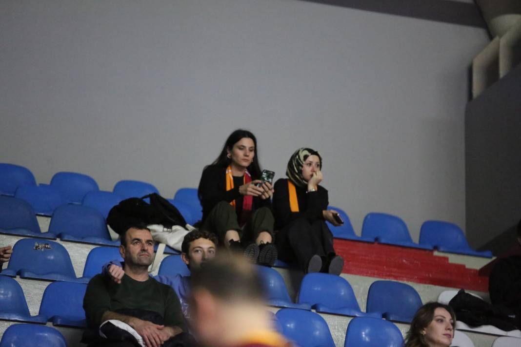 Galatasaray taraftarının çabası yetmedi. Sarı-kırmızılılar 3-1 mağlup oldu 16